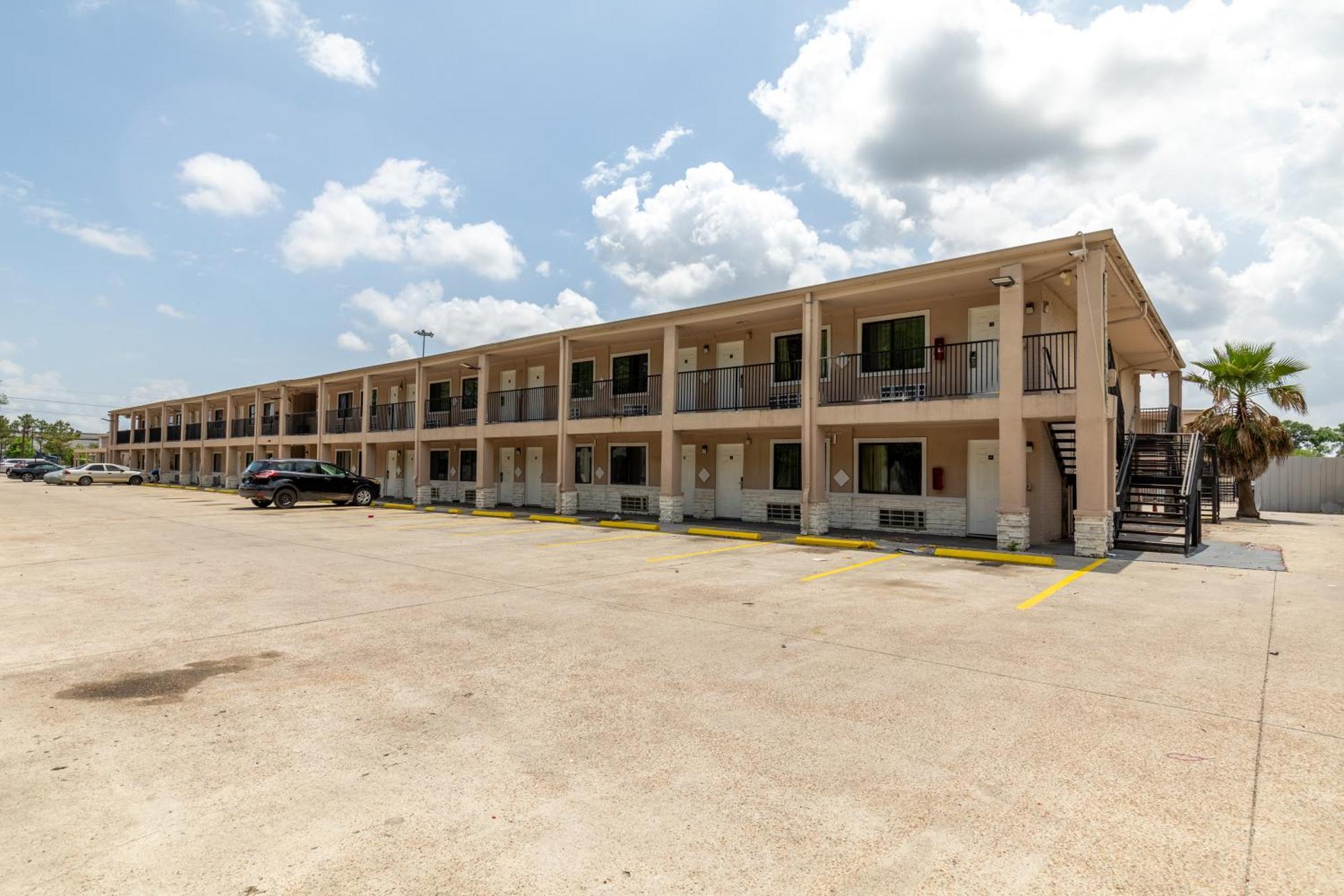 Travel Inn & Suites Humble Bagian luar foto