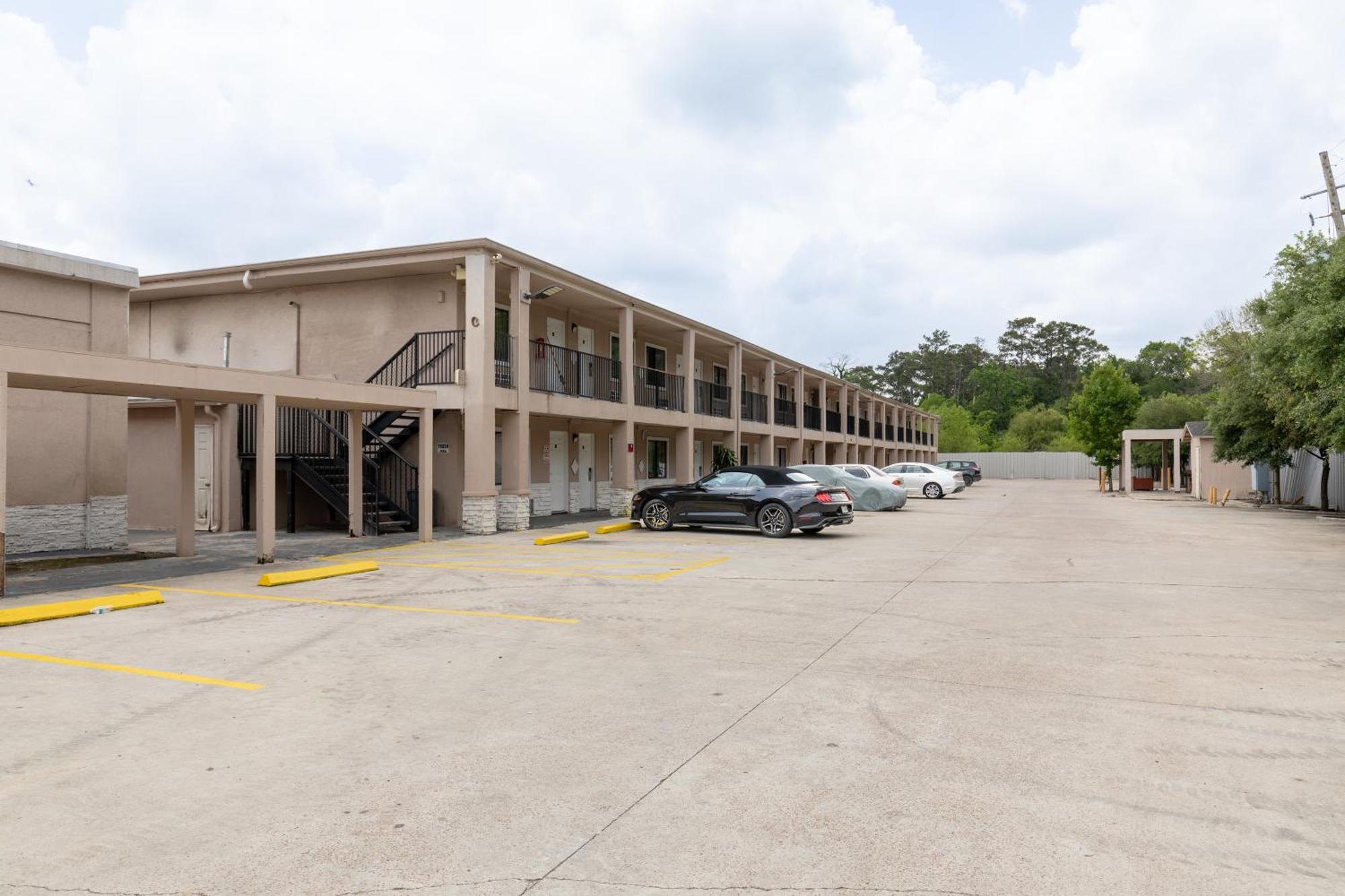 Travel Inn & Suites Humble Bagian luar foto