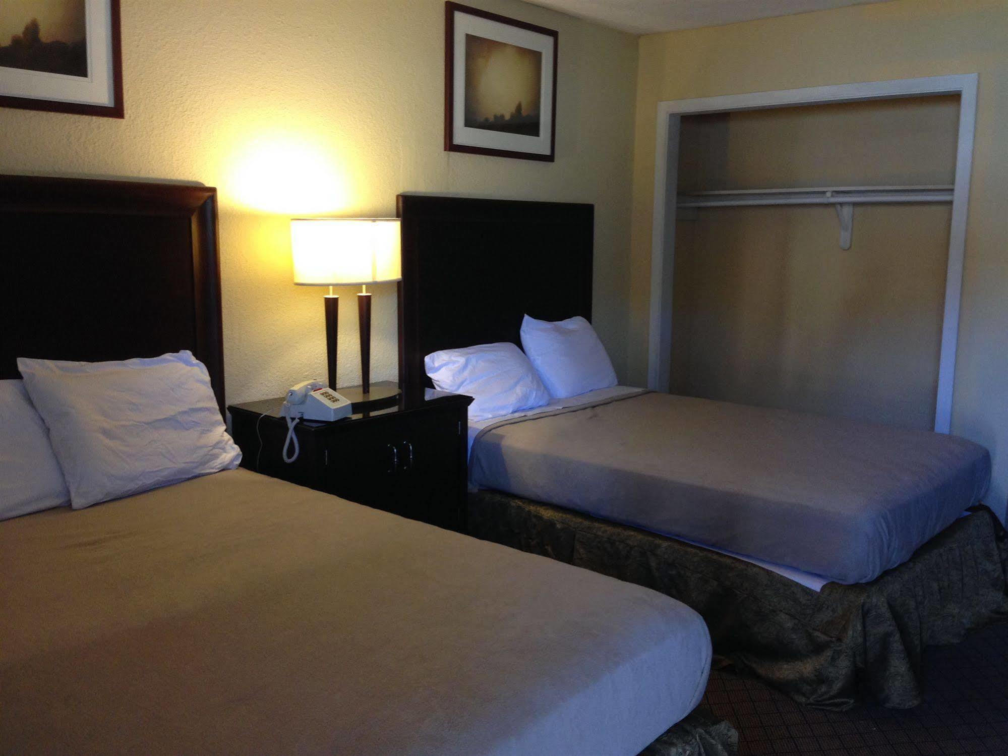 Travel Inn & Suites Humble Bagian luar foto